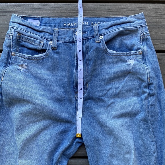 American Eagle Outfitters Mom Jean Light Wash Distressed Jeans size 6 Regular - Picture 6 of 10